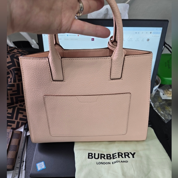 Burberry Tote Dust Pink Brand New - Picture 3 of 5